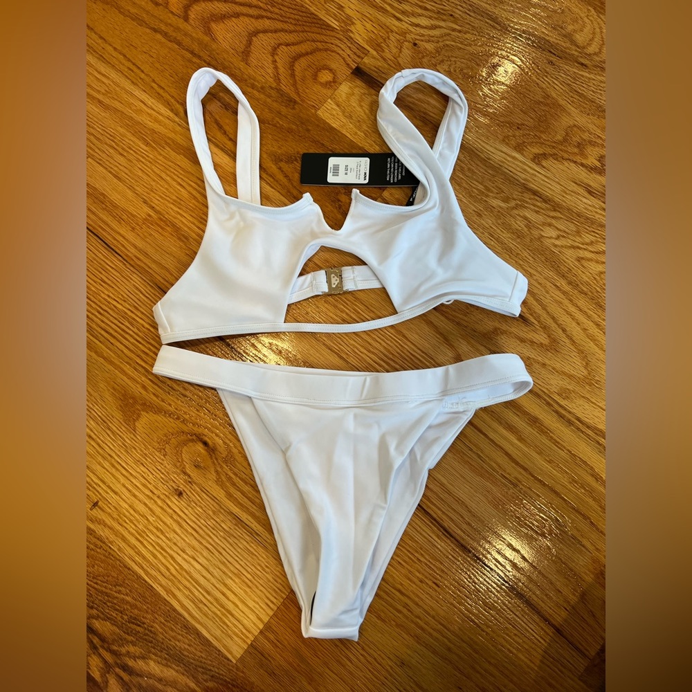 BNWT Fashion Nova bathing suit in white.